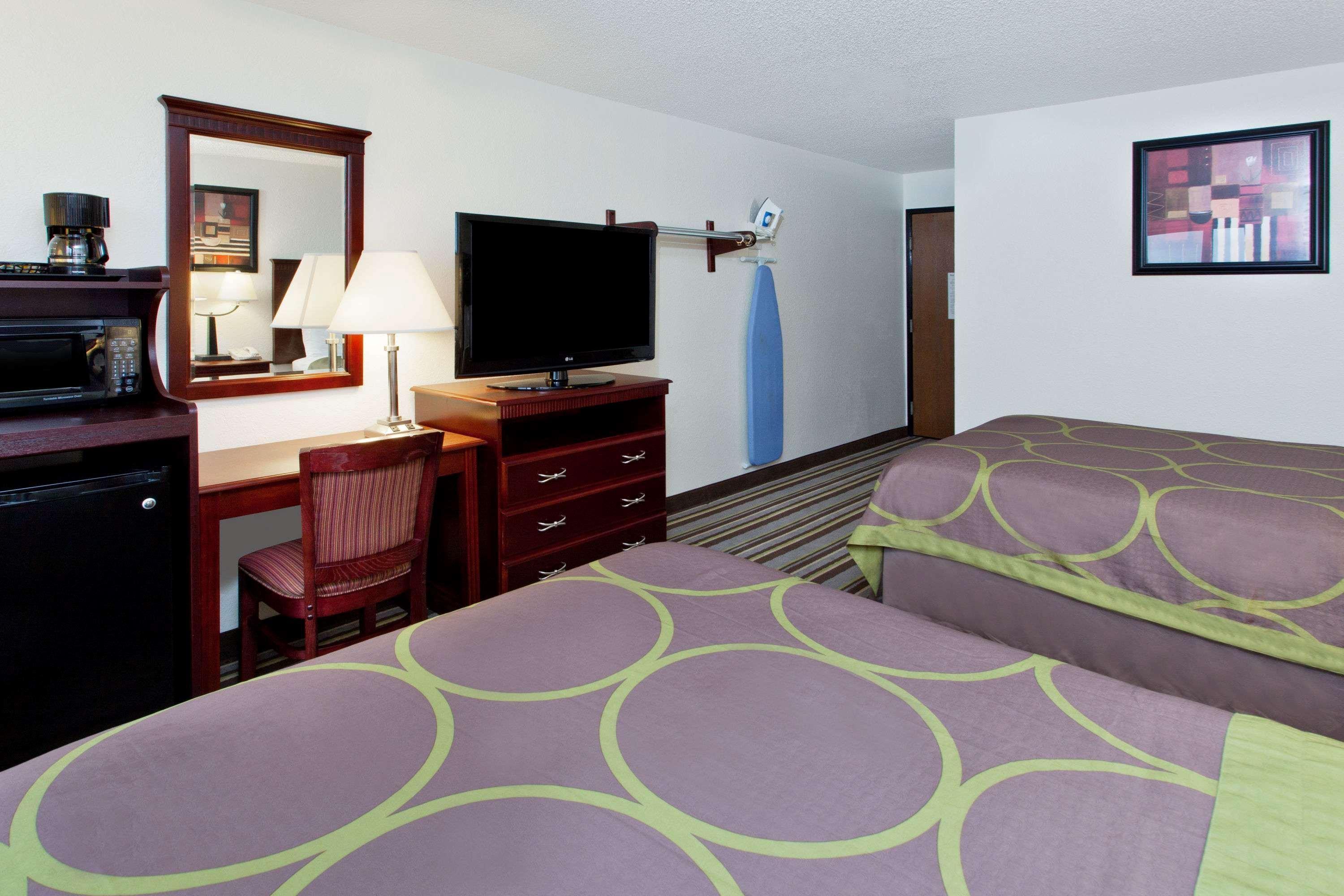 Super 8 By Wyndham Tuscaloosa Hotel Luaran gambar