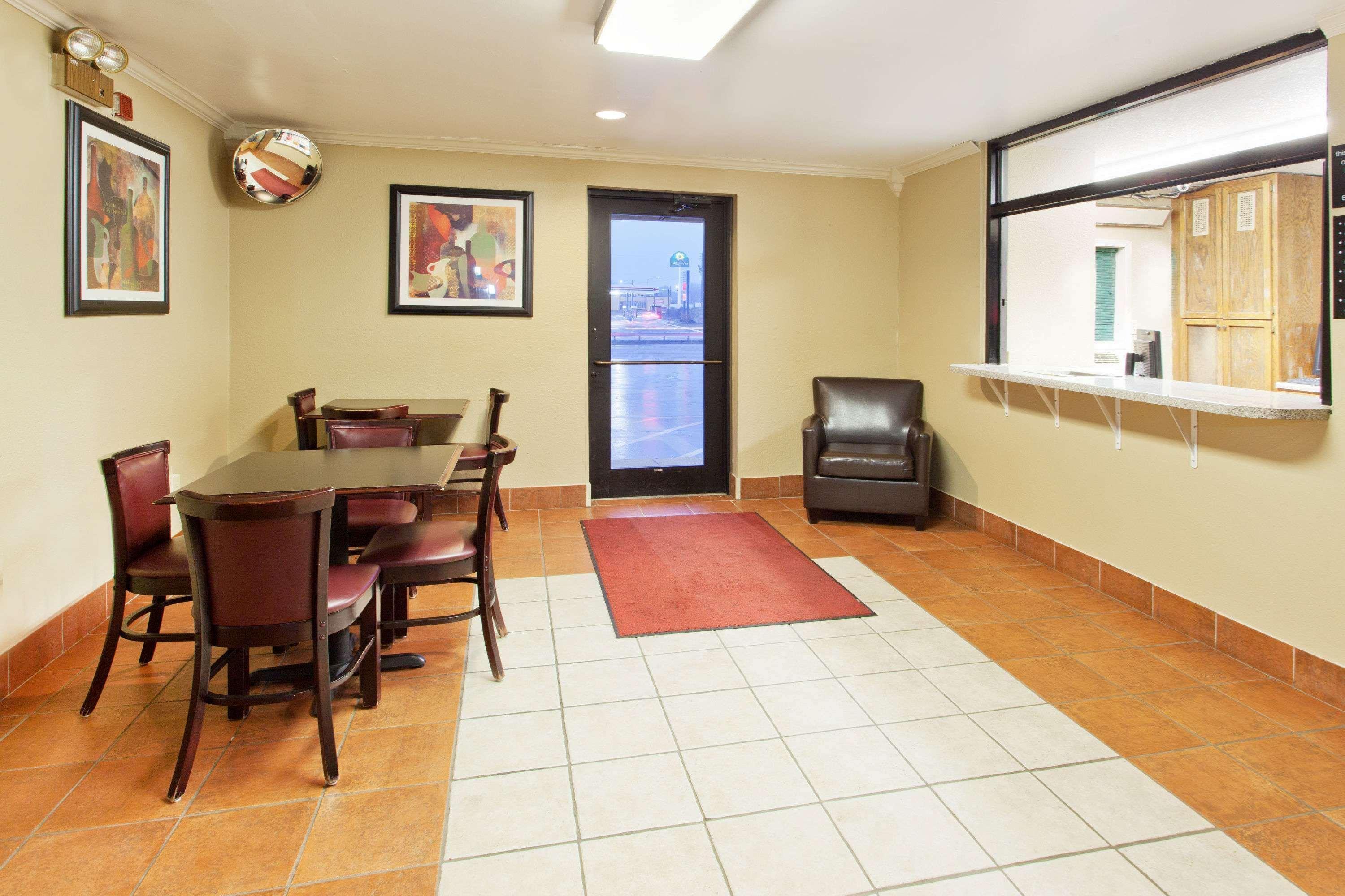 Super 8 By Wyndham Tuscaloosa Hotel Luaran gambar