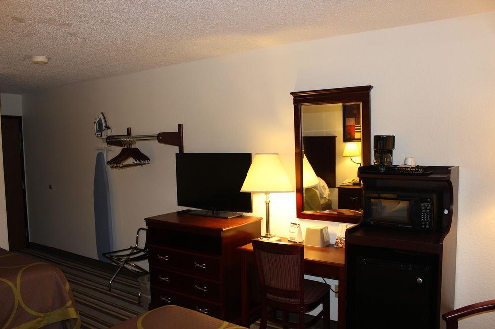 Super 8 By Wyndham Tuscaloosa Hotel Luaran gambar