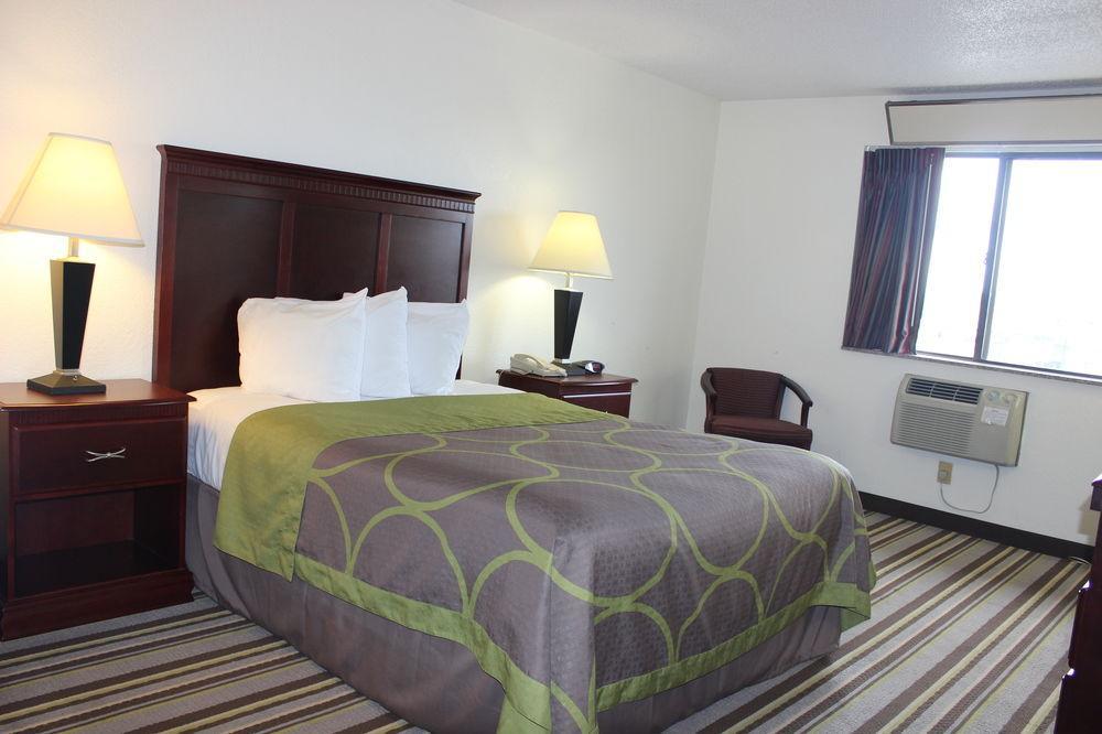 Super 8 By Wyndham Tuscaloosa Hotel Luaran gambar