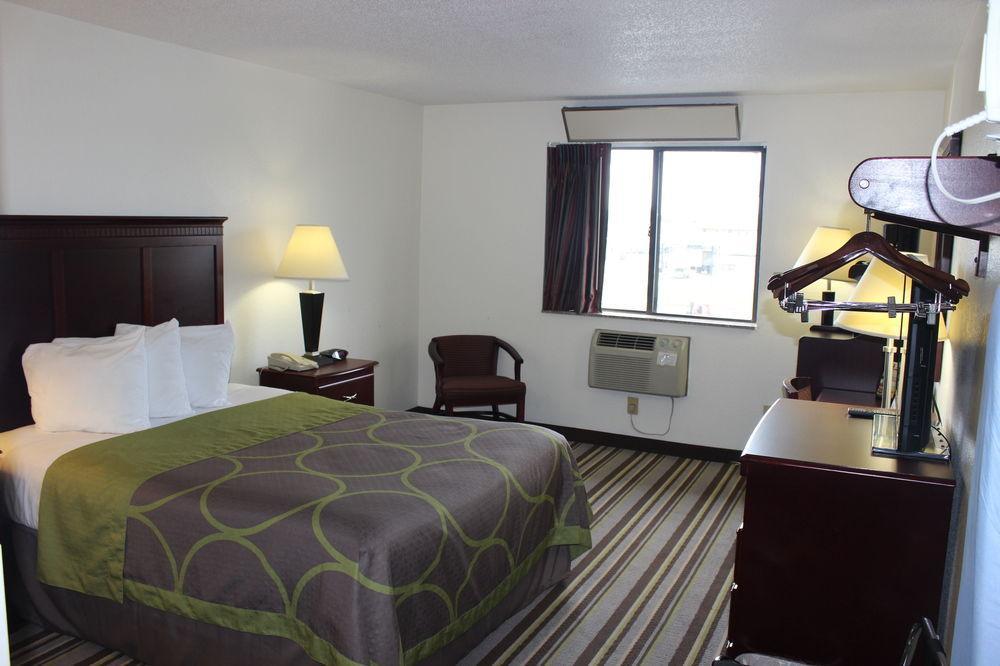 Super 8 By Wyndham Tuscaloosa Hotel Luaran gambar