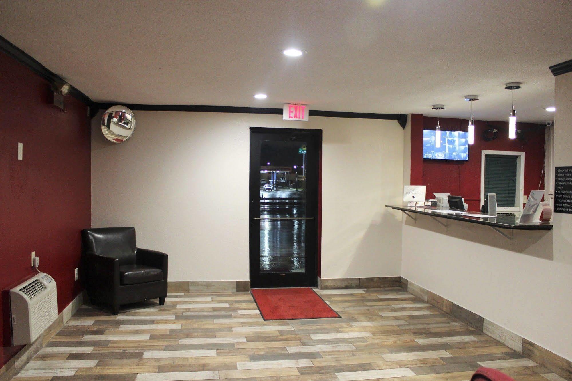 Super 8 By Wyndham Tuscaloosa Hotel Luaran gambar